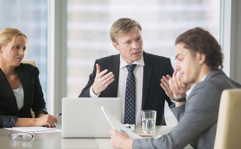 چگونه اختلاف نظر در محیط کار را مدیریت کنیم؟