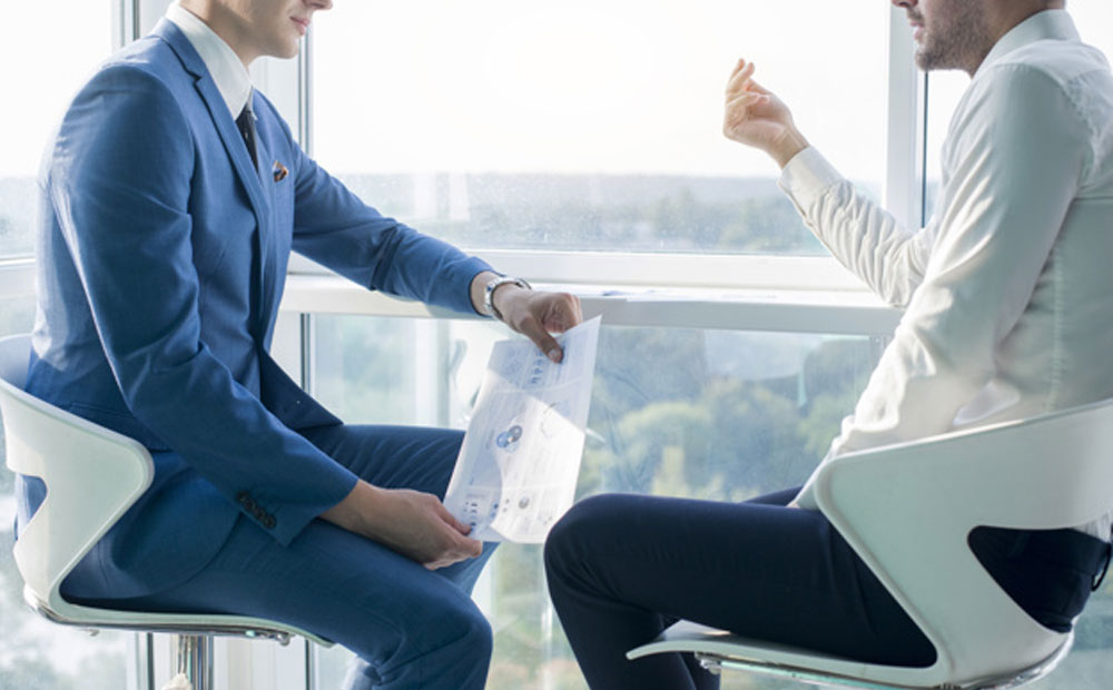 آیا باید درباره مشکلات شخصی خود با مدیرمان صحبت کنیم؟