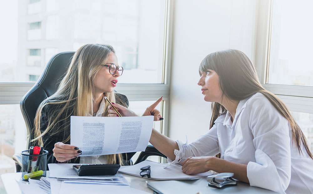 چگونه به کارمندان بگوییم که از کارشان رضایت نداریم؟