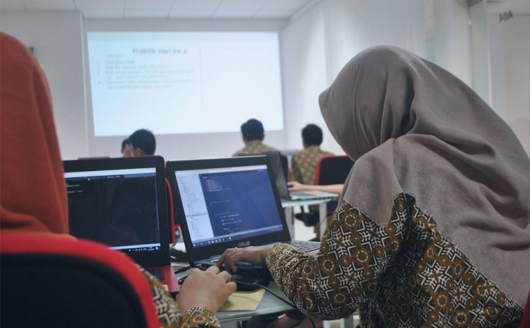 چگونه به عنوان برنامه نویس مبتدی کار پیدا کنیم؟