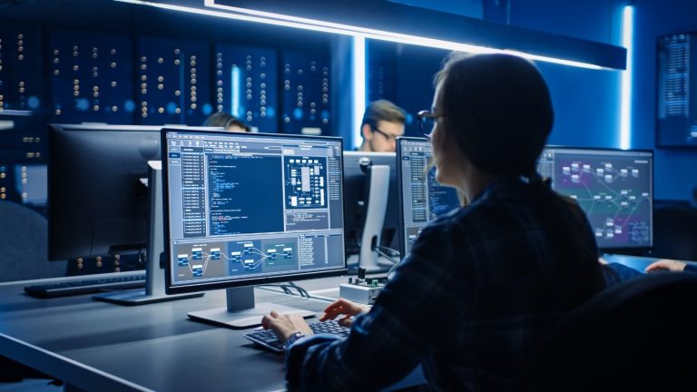 یک برنامه نویس به چه مهارتهایی نیاز دارد؟